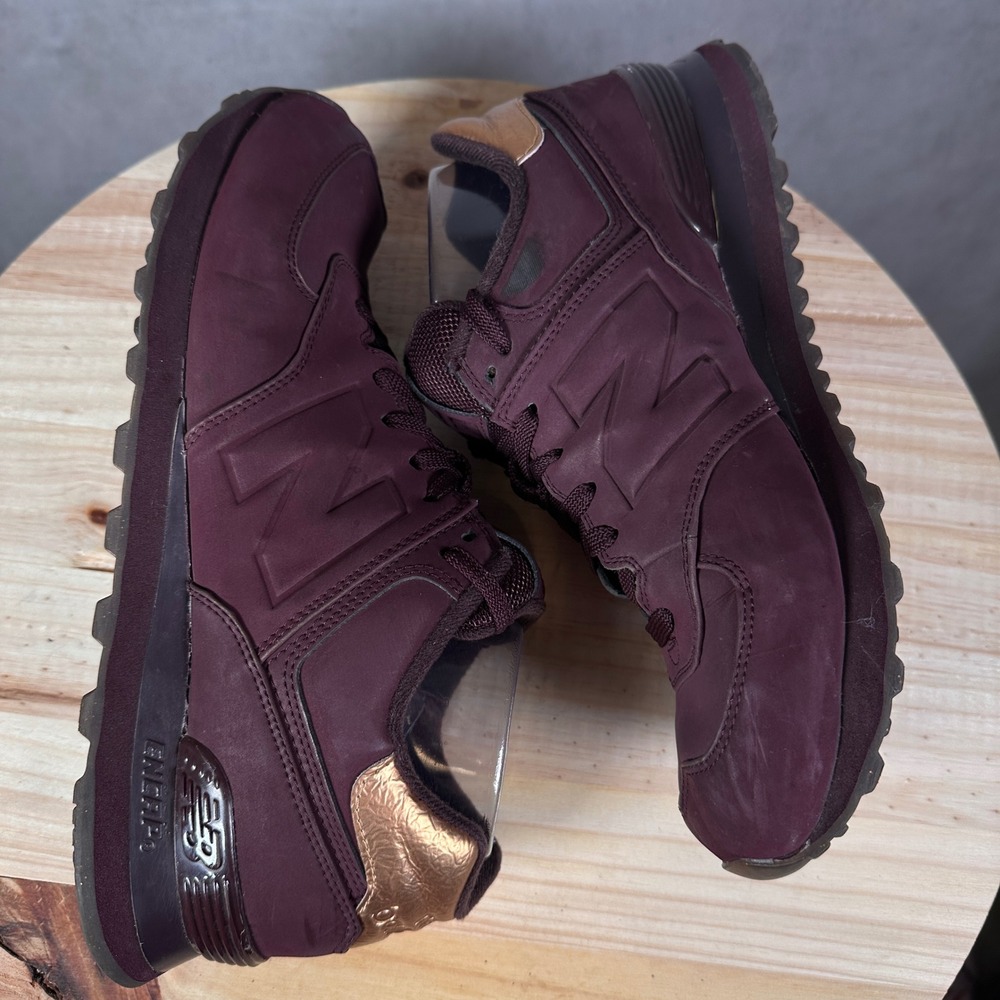 New Balance 574 Sneakers Womens 11 Burgundy Gold Good Condition Nubuck Leather - Picture 10 of 16